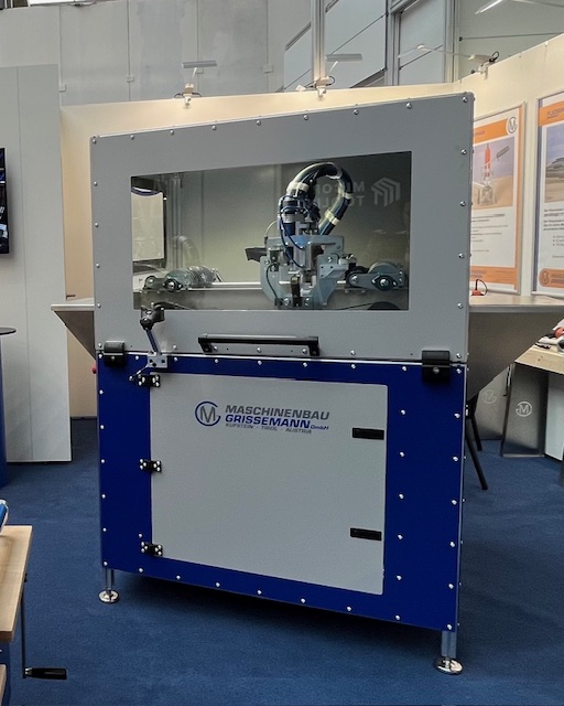 Holzbearbeitung: Asteinleimmaschine von Maschinenbau Grissemann