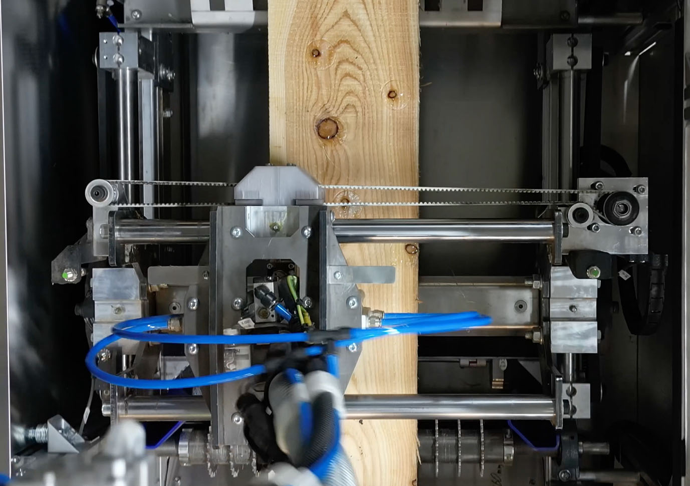 Holzbearbeitung: Asteinleimmaschine von Maschinenbau Grissemann