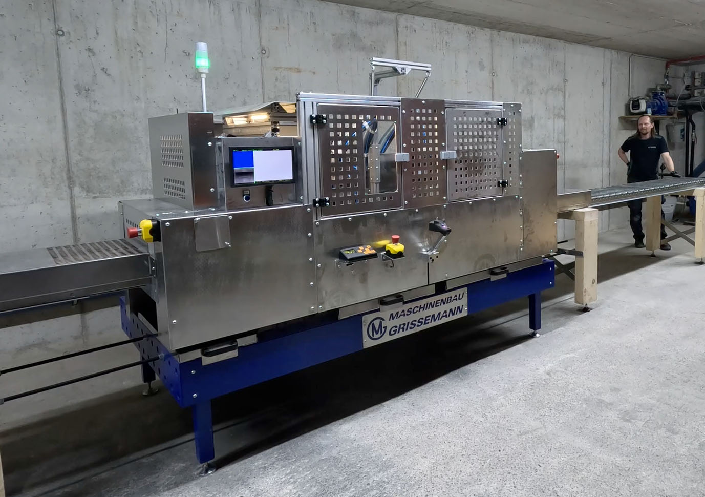 Holzbearbeitung: Asteinleimmaschine von Maschinenbau Grissemann